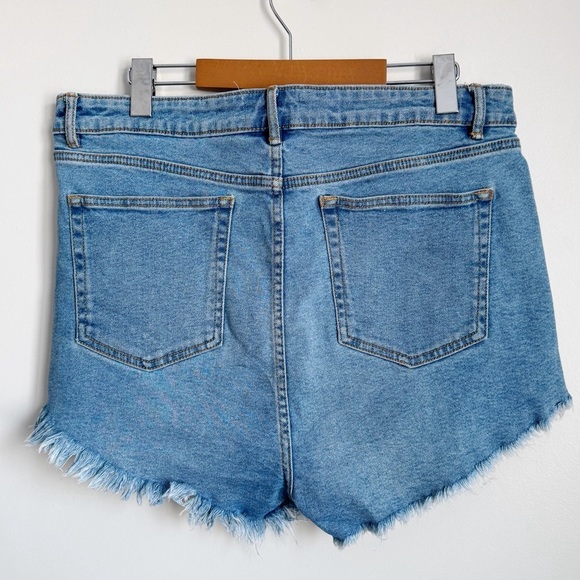 💚 ZARA | Raw Hem Denim Distressed Jean Shorts - US12 - Picture 4 of 5